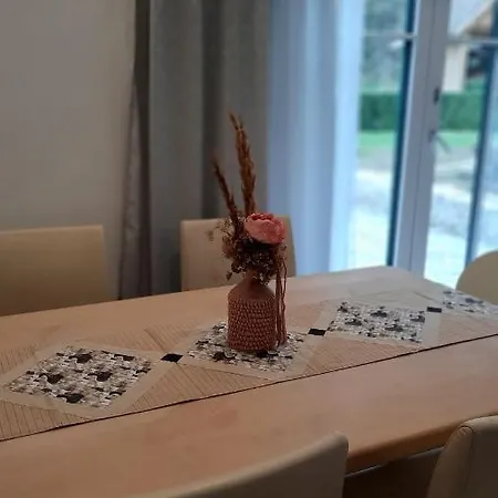 Und Διαμέρισμα *